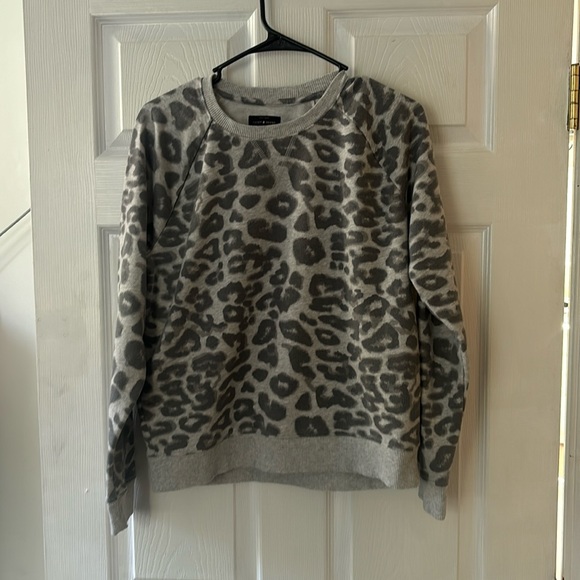 Lucky brand crew gray cheetah print sweater. - Picture 1 of 4